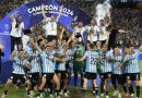 <span style='color:#FFF;font-size:12px;text-transform: uppercase;background-color:#289dcc;'> RACING 3-1 CRUZEIRO </span> </br> La vuelta de un gran campeón: Racing conquista la Copa Sudamericana