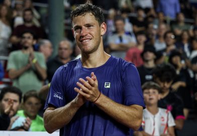 <span style='color:#FFF;font-size:12px;text-transform: uppercase;background-color:#289dcc;'> ÚLTIMA GIRA DEL PEQUE </span> </br> Diego Schwartzman jugó un emotivo partido en el cierre de la primera ronda del Rosario Challenger